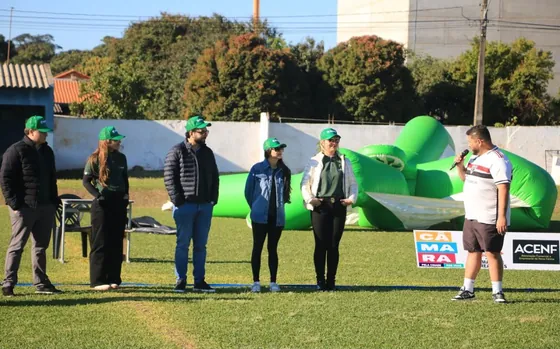 Diretoria e apoiadores na abertura do campeonato da ACENF